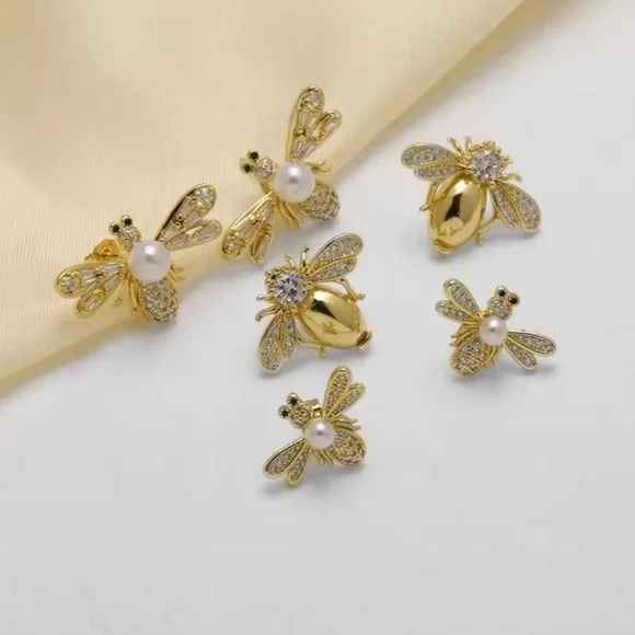 Luxury Gold Bee Stud Earrings - Picture 3 of 3